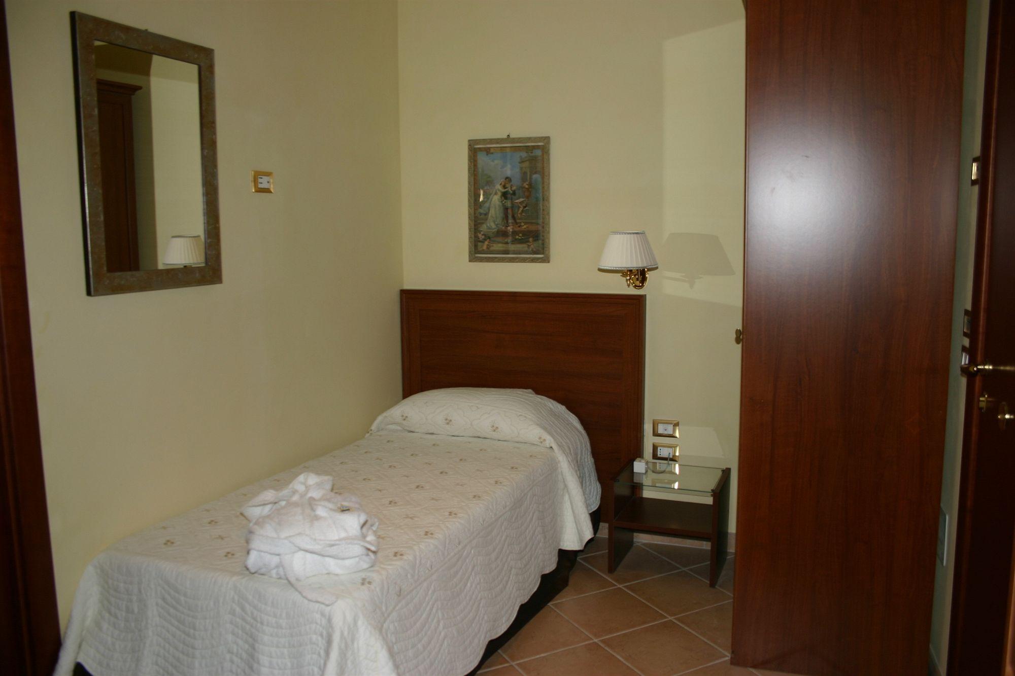 S.Andrea Degli Armeni Dimora Di Charme Bed & Breakfast ตารันโต ภายนอก รูปภาพ
