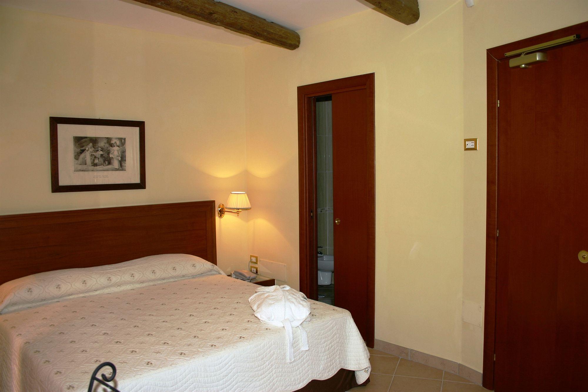 S.Andrea Degli Armeni Dimora Di Charme Bed & Breakfast ตารันโต ภายนอก รูปภาพ