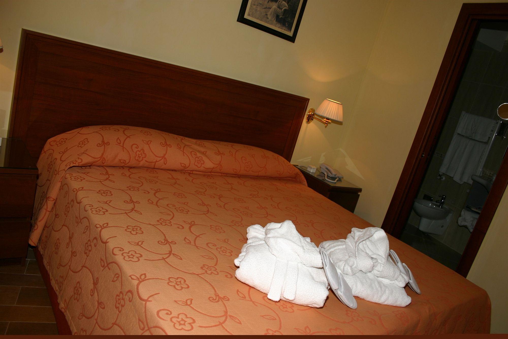 S.Andrea Degli Armeni Dimora Di Charme Bed & Breakfast ตารันโต ภายนอก รูปภาพ