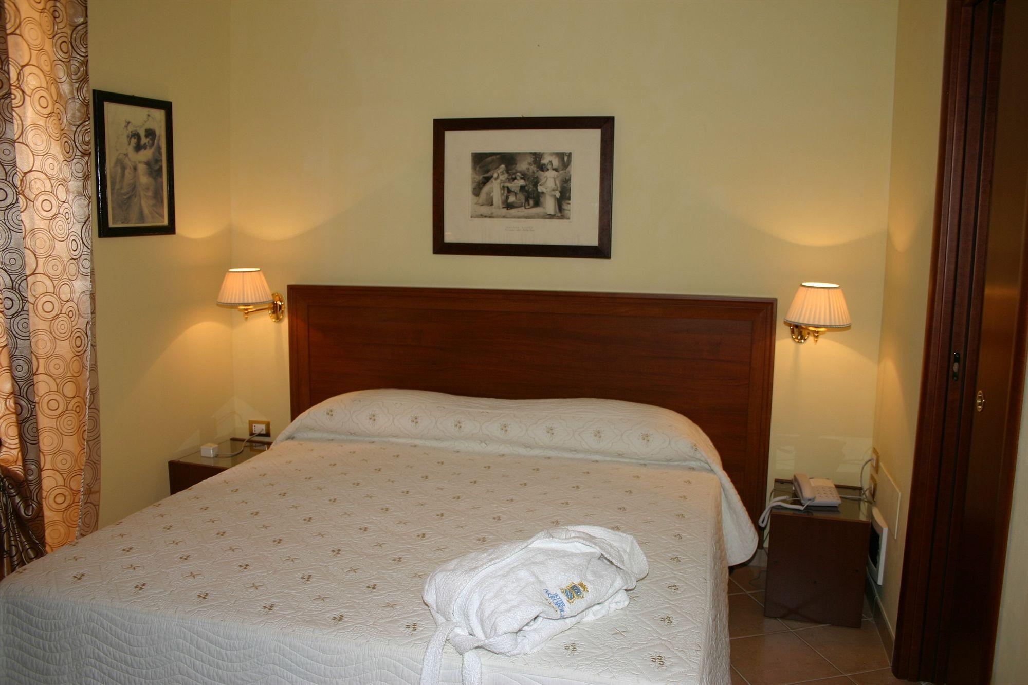 S.Andrea Degli Armeni Dimora Di Charme Bed & Breakfast ตารันโต ภายนอก รูปภาพ