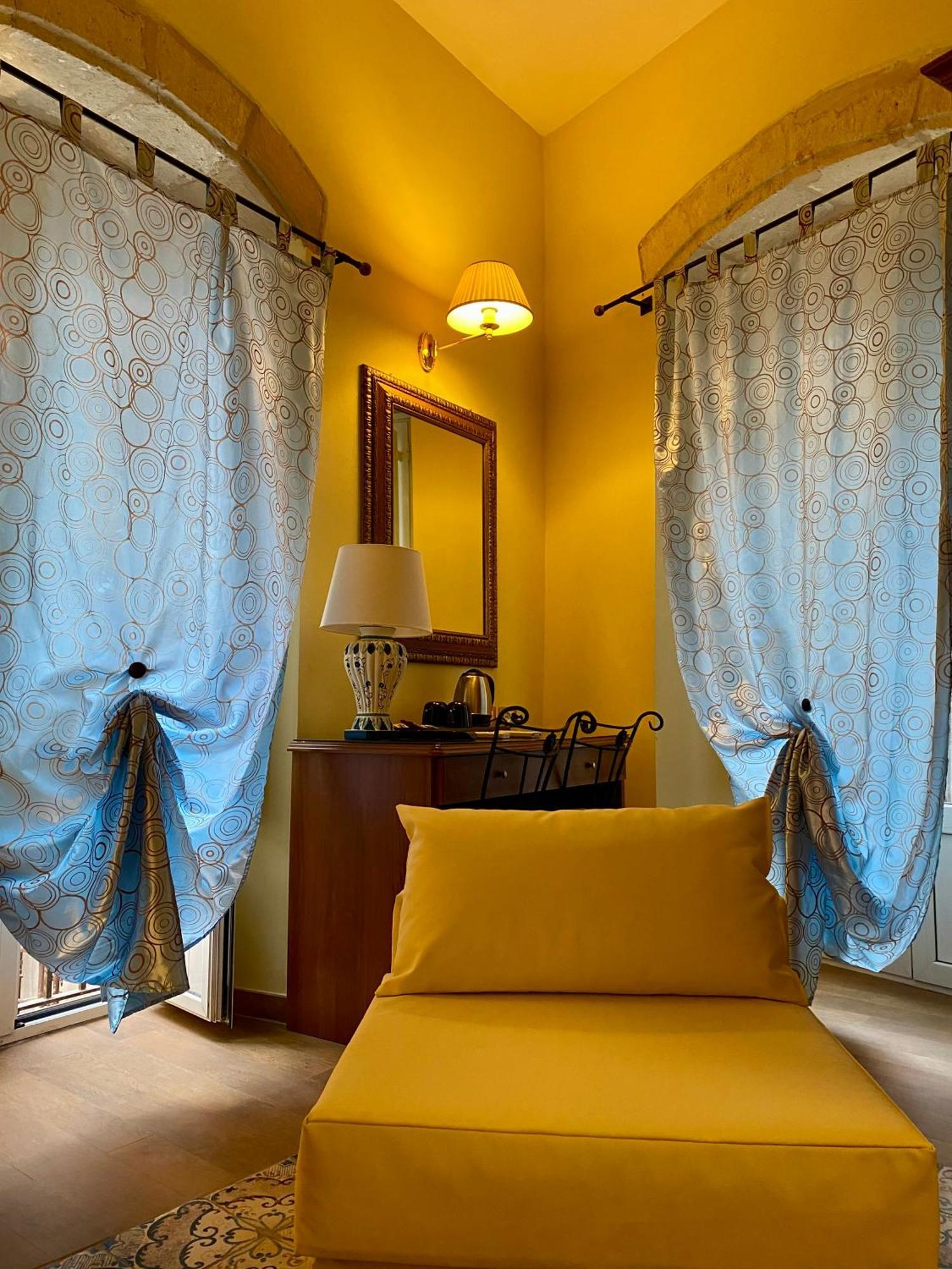 S.Andrea Degli Armeni Dimora Di Charme Bed & Breakfast ตารันโต ภายนอก รูปภาพ