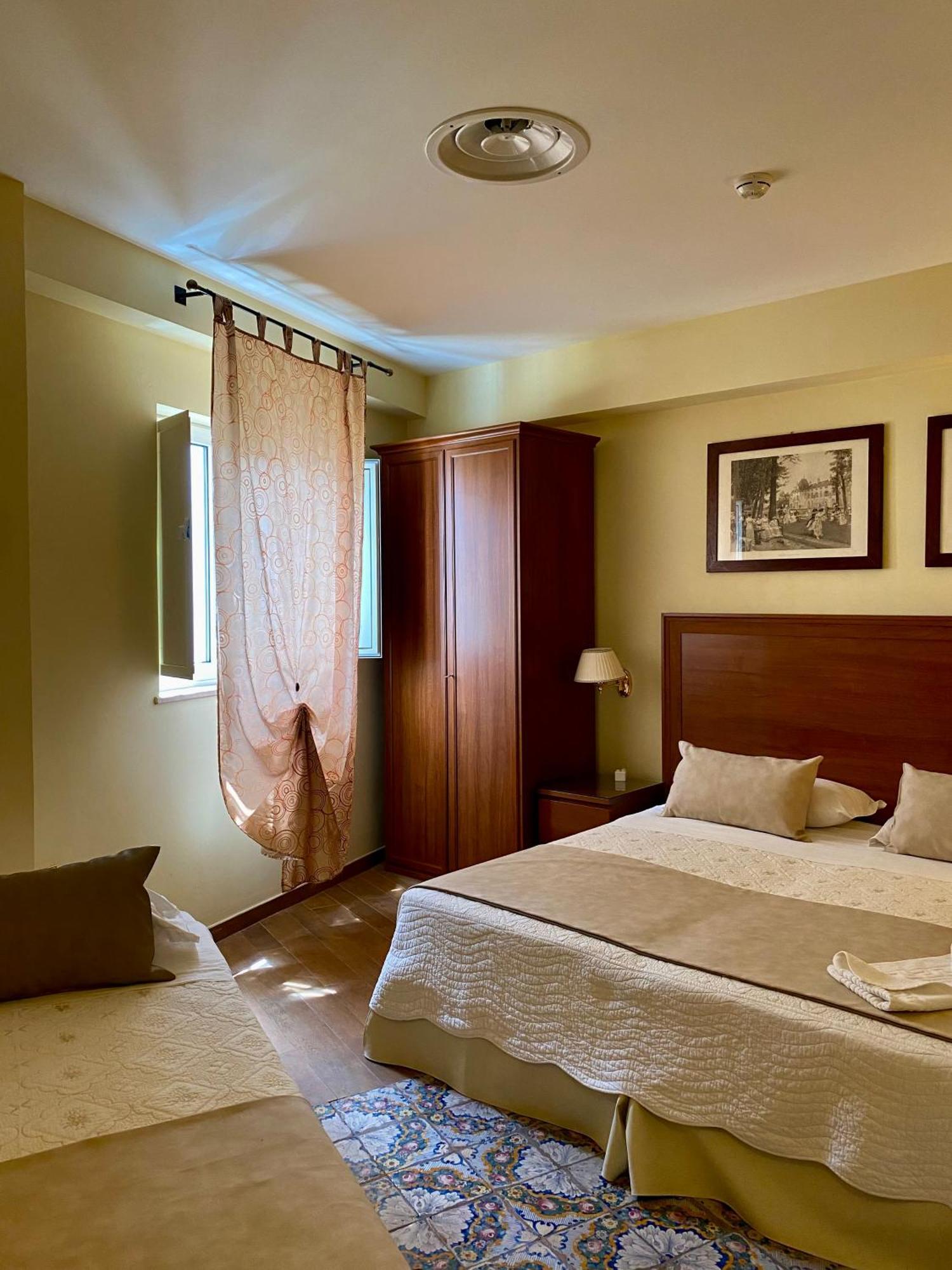 S.Andrea Degli Armeni Dimora Di Charme Bed & Breakfast ตารันโต ภายนอก รูปภาพ